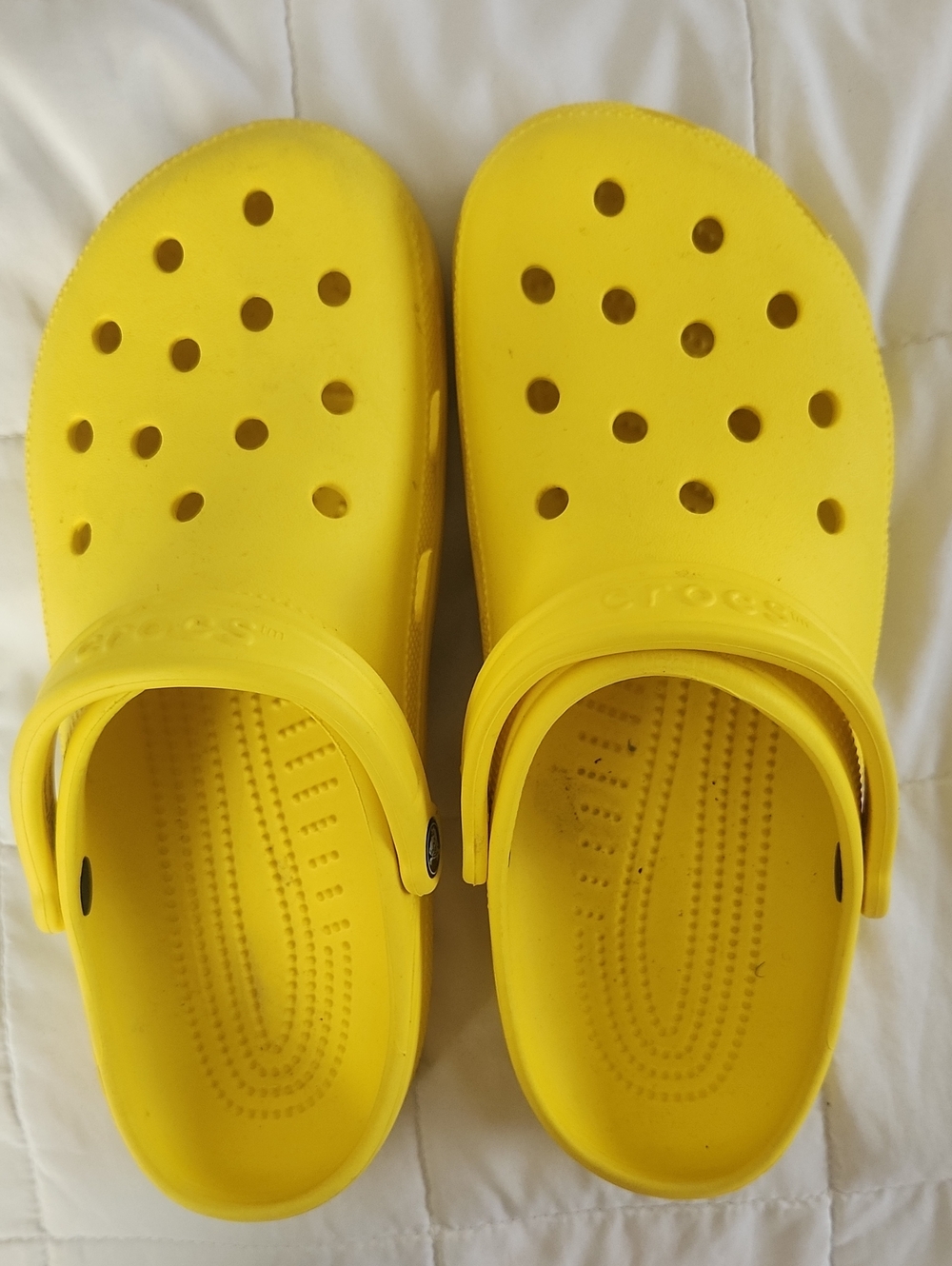 CROCS Classic Clog in Bright Yellow W9, M11